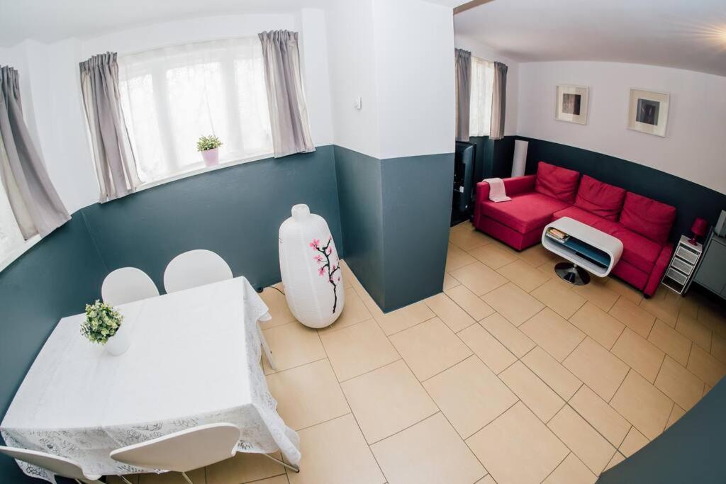 Sunny Apartment At Rostock - Pink Экстерьер фото