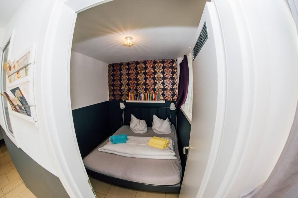 Sunny Apartment At Rostock - Pink Экстерьер фото